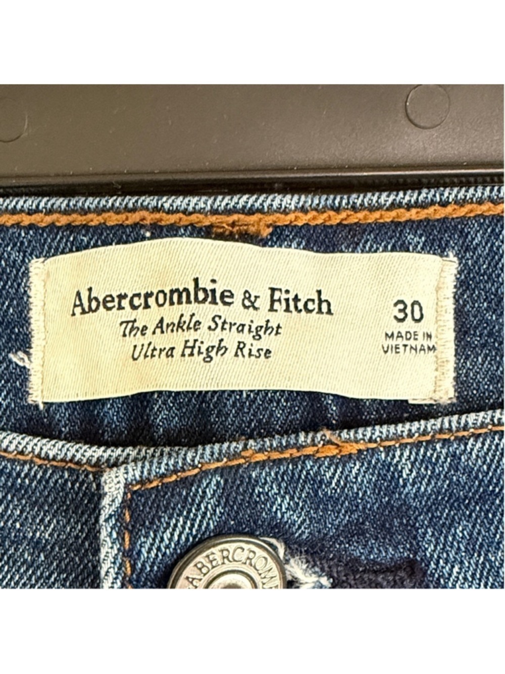 Abercrombie & Fitch Ankle on Straight Jeans in Dark Blue Denim - Picture 2 of 8